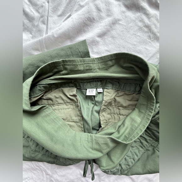GAP Green Ankle Pants - Picture 4 of 4